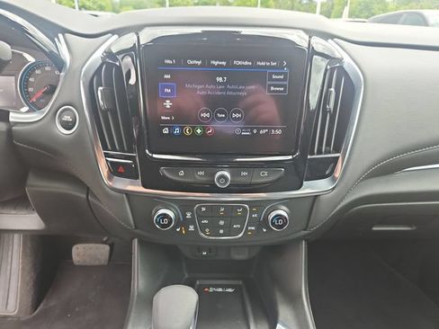 Used 2023 Chevrolet Traverse LT FWD image 19