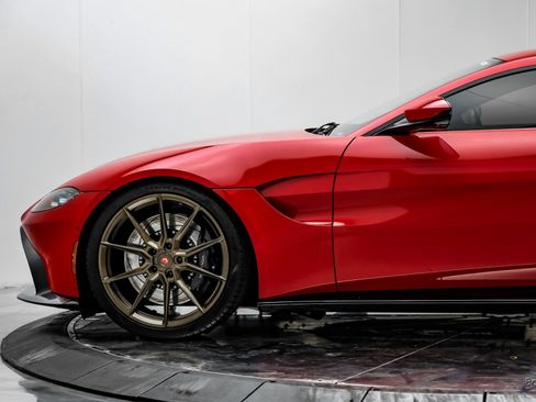 Used 2019 Aston Martin V8 Vantage Coupe image 8