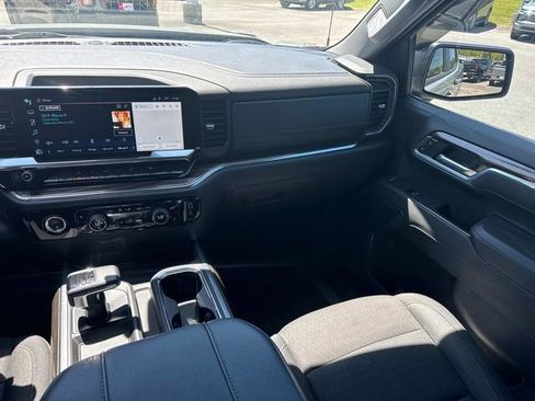 Used 2024 Chevrolet Silverado 1500 RST AWD/4WD image 18