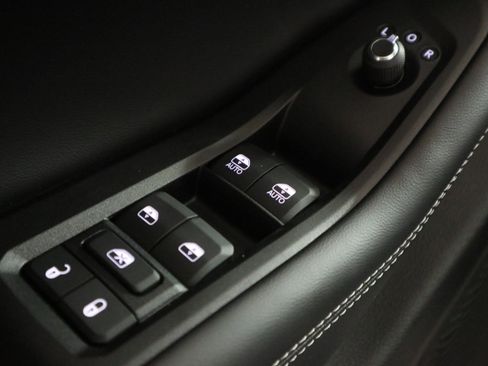 New 2025 Jeep Grand Cherokee L Laredo image 36