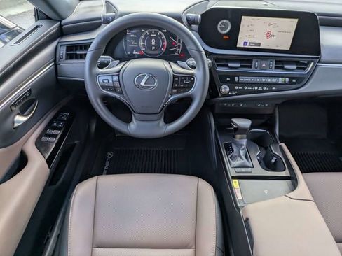 Used 2025 Lexus ES 350 w/ Premium Package FWD image 18