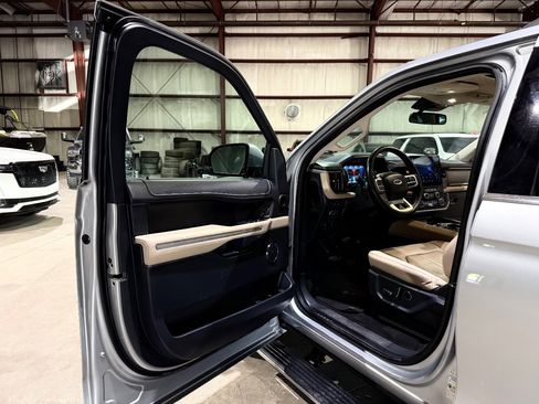 Used 2024 Ford Expedition Max Limited image 12