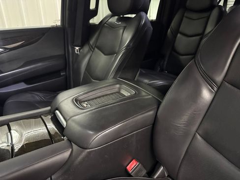 Used 2019 Cadillac Escalade ESV Platinum RWD image 41