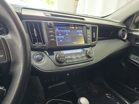Used 2018 Toyota RAV4 Limited FWD image 20