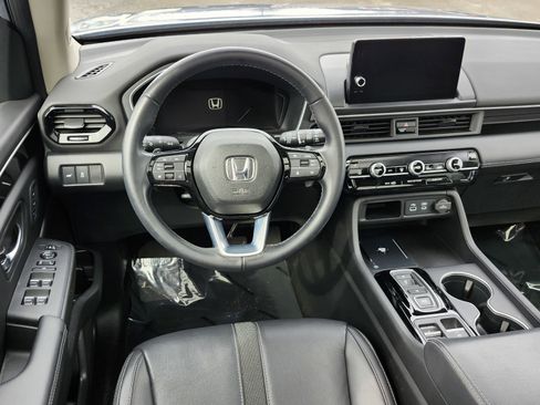 Used 2024 Honda Pilot Touring image 32