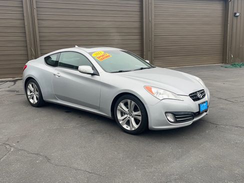 Used 2011 Hyundai Genesis 3.8 image 8