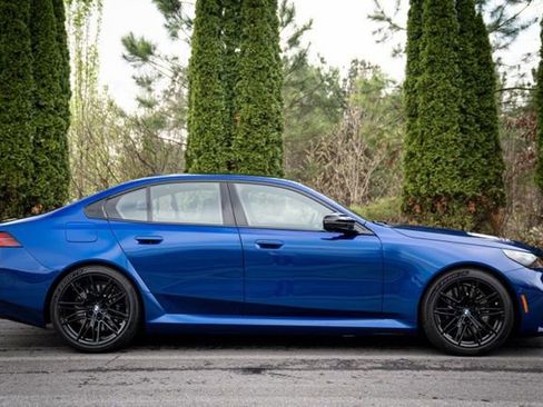 Used 2025 BMW M5 w/ Executive Package image 9