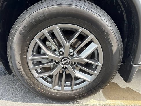 Used 2023 Nissan Rogue S AWD/4WD image 9