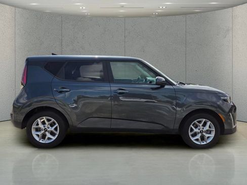 Used 2025 Kia Soul LX w/ LX Technology Package FWD image 6