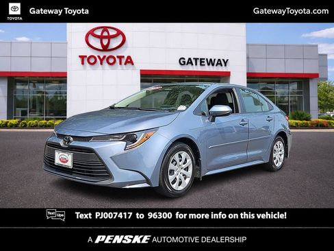Used 2023 Toyota Corolla LE w/ Carpet Mat Package (TMS) FWD image 1