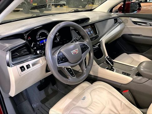 Used 2017 Cadillac XT5 Luxury w/ Driver Awareness Package AWD/4WD image 8