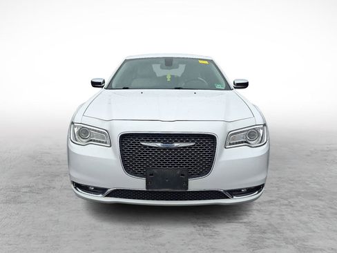 Used 2018 Chrysler 300 Limited image 2