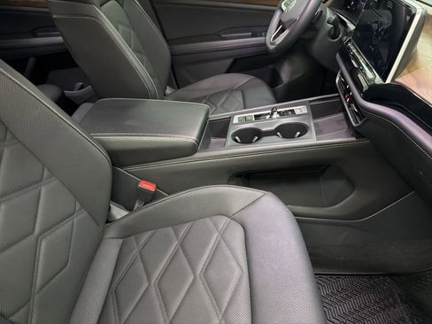 Used 2024 Volkswagen Atlas SE image 30