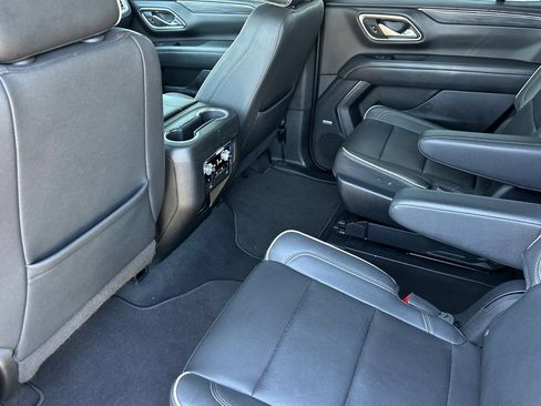 Used 2023 GMC Yukon SLT w/ SLT Premium Package AWD/4WD image 16