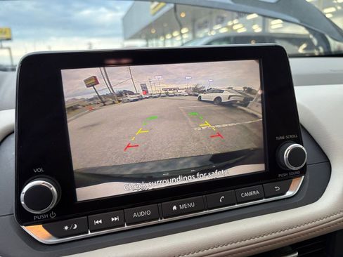 Used 2025 Nissan Rogue SV AWD/4WD image 21
