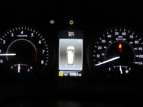 Used 2017 Toyota Sienna XLE w/ XLE Navigation Package FWD image 18
