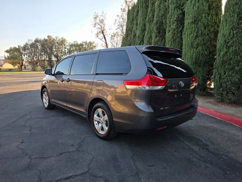 Used 2013 Toyota Sienna L w/ Towing Pkg FWD image 36