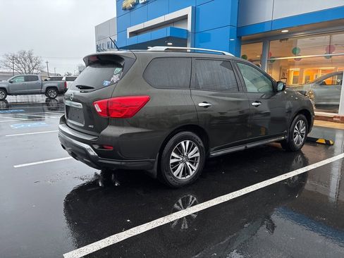 Used 2017 Nissan Pathfinder S image 8