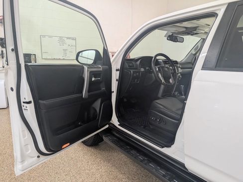 Used 2014 Toyota 4Runner 4WD image 6