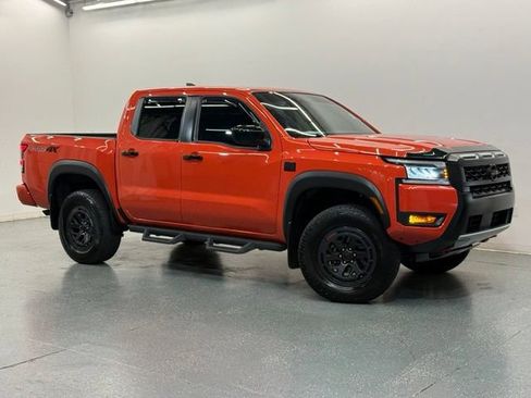 Used 2025 Nissan Frontier PRO-4X AWD/4WD image 2