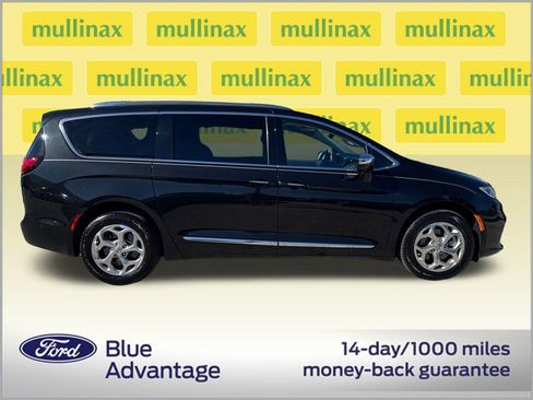Used 2021 Chrysler Pacifica Limited w/ Uconnect Theater Family Group image 2