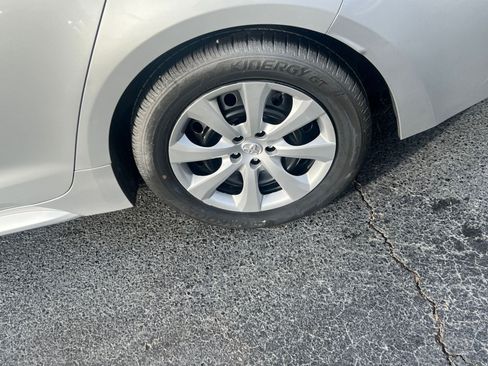 Used 2025 Toyota Corolla LE image 23