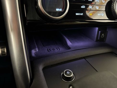 Used 2024 Land Rover Discovery Dynamic SE image 30