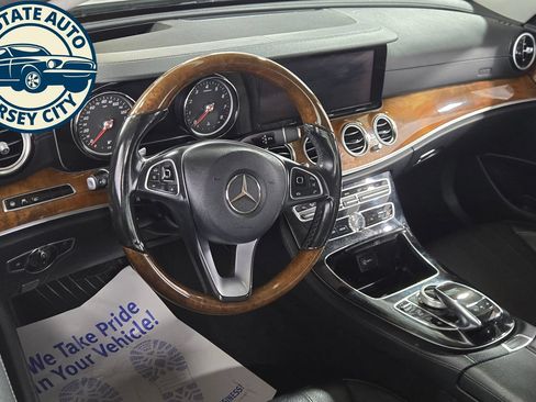 Used 2018 Mercedes-Benz E 300 4MATIC w/ Premium 3 Package (Q03) image 11