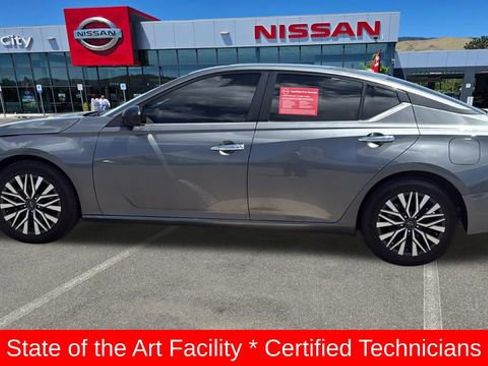 Used 2024 Nissan Altima 2.5 SV FWD image 5