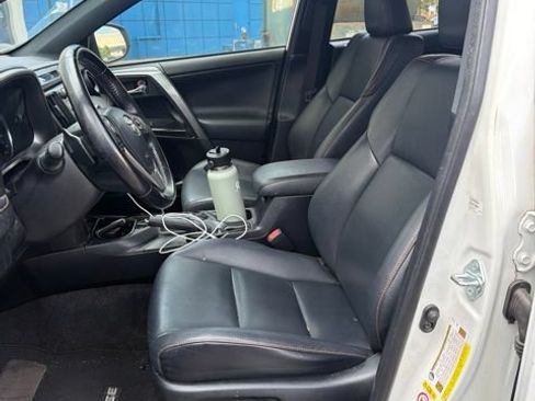 Used 2016 Toyota RAV4 SE FWD image 10