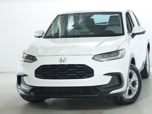 Used 2023 Honda HR-V LX image 2