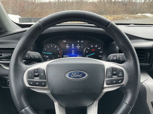 Used 2023 Ford Explorer XLT w/ Equipment Group 202A image 7
