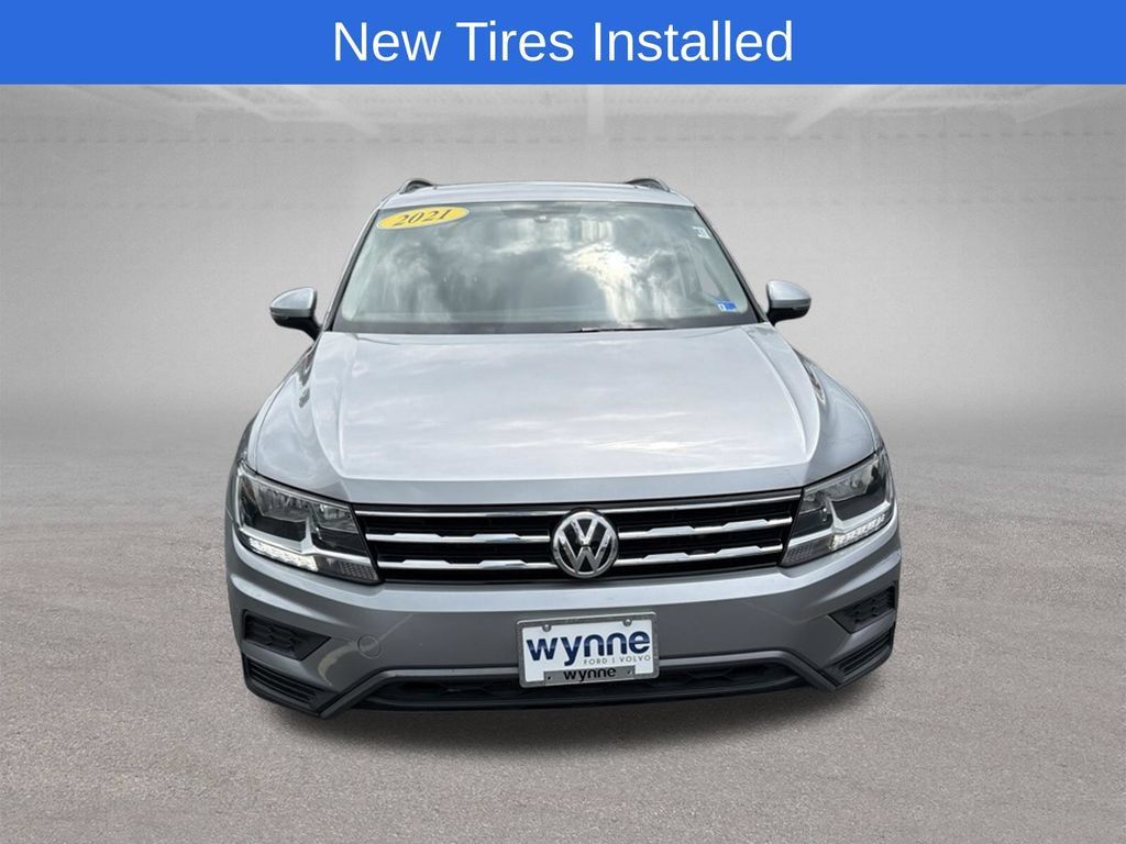 Used 2021 Volkswagen Tiguan SE w/ Panoramic Sunroof Package AWD/4WD image 3