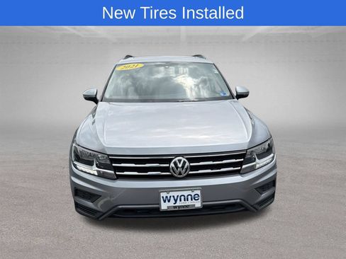 Used 2021 Volkswagen Tiguan SE w/ Panoramic Sunroof Package AWD/4WD image 3