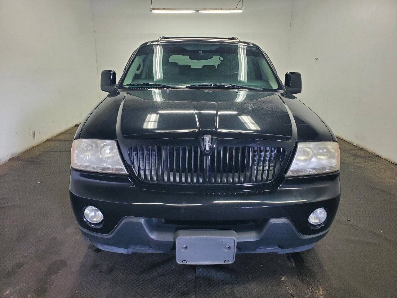 Used 2005 Lincoln Aviator AWD image 2