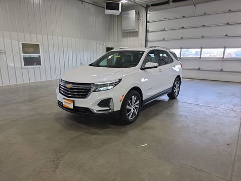 Used 2023 Chevrolet Equinox Premier AWD/4WD image 4