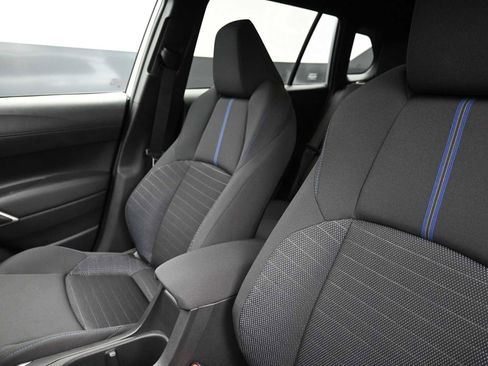 Used 2025 Toyota Corolla Cross AWD Hybrid w/ Moonroof Package image 13