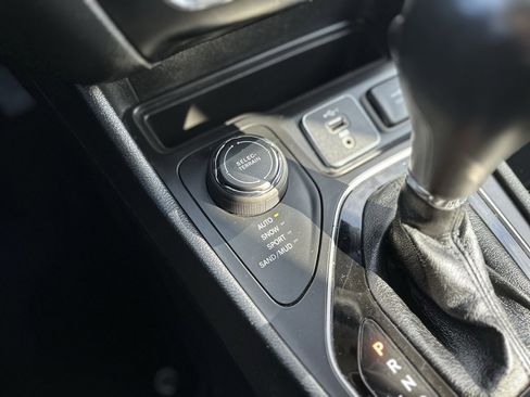 Used 2023 Jeep Cherokee Altitude Lux image 27