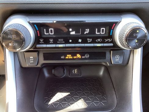 Used 2025 Toyota RAV4 XLE AWD/4WD image 23