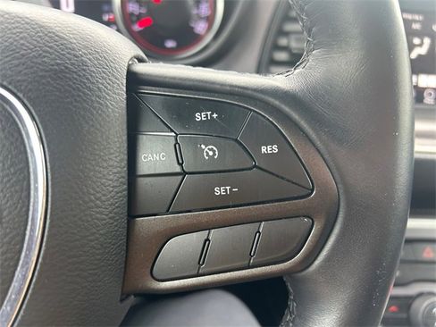 Used 2022 Dodge Challenger SXT image 25