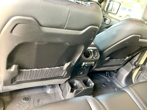 Used 2025 Jeep Gladiator Mojave w/ Convenience Group AWD/4WD image 19