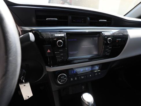 Used 2015 Toyota Corolla LE FWD image 17