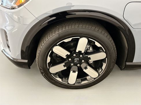 Used 2025 Honda Prologue Elite image 11