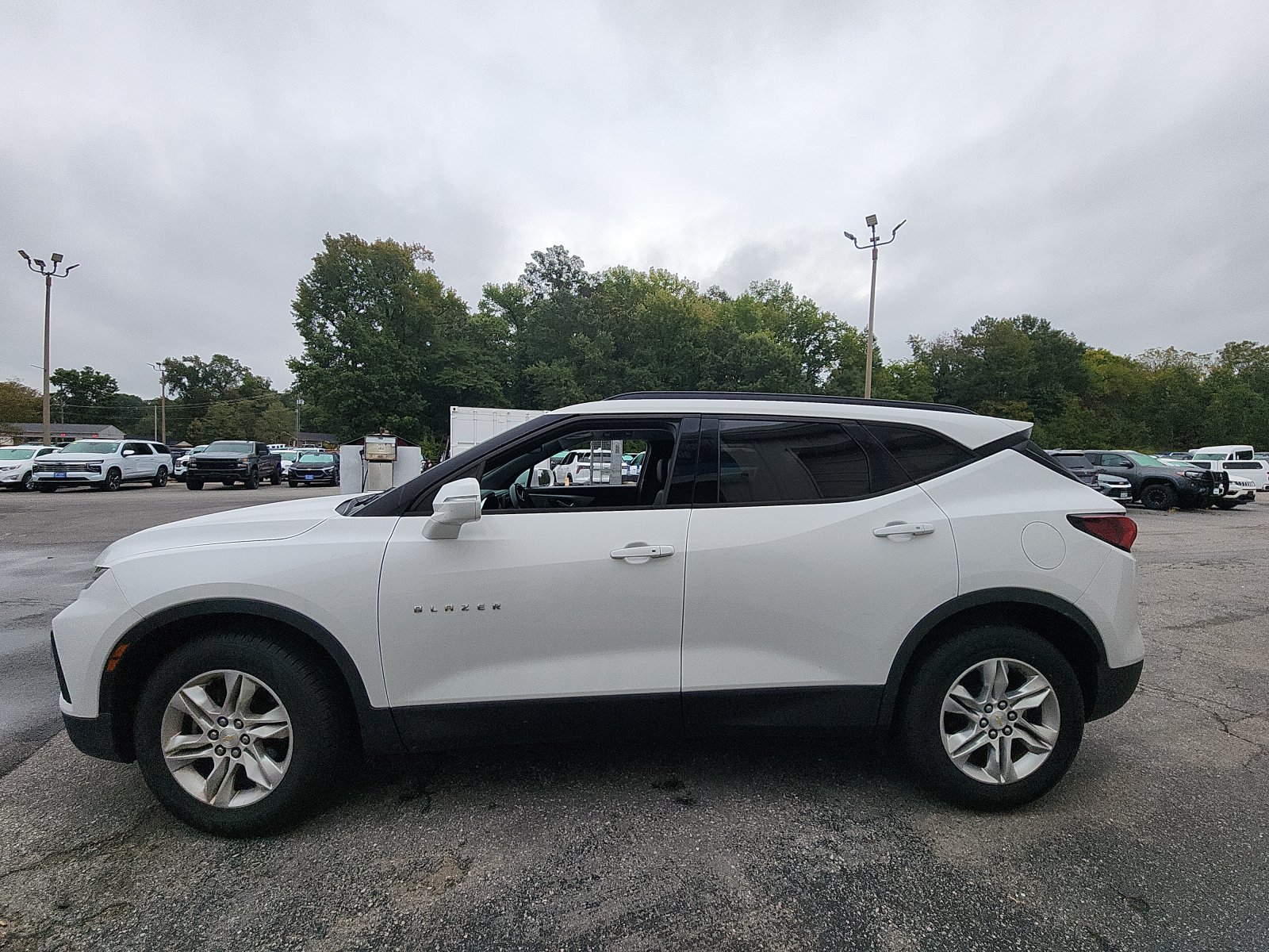 Used 2020 Chevrolet Blazer LT FWD image 2
