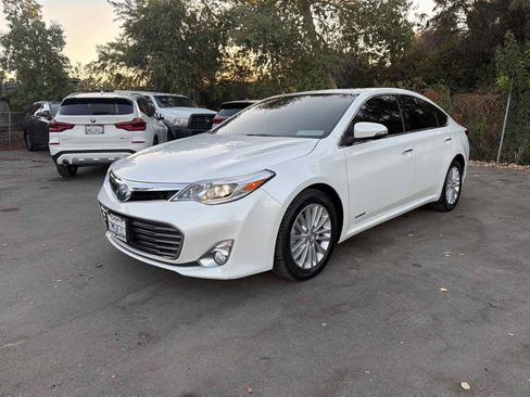 Used 2015 Toyota Avalon Limited w/ Technology Package FWD image 3