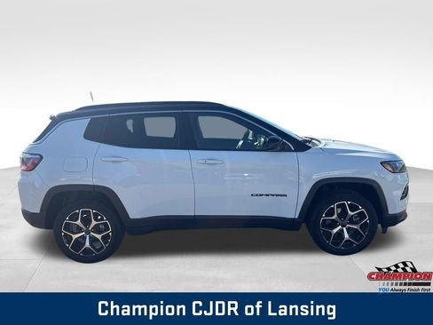 Used 2025 Jeep Compass Limited AWD/4WD image 9