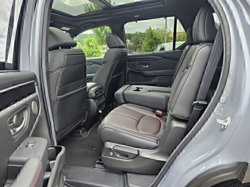 Used 2025 Honda Pilot Black Edition image 4