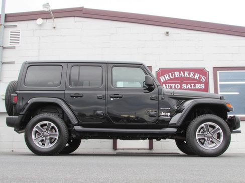 Used 2018 Jeep Wrangler Unlimited Sahara image 7