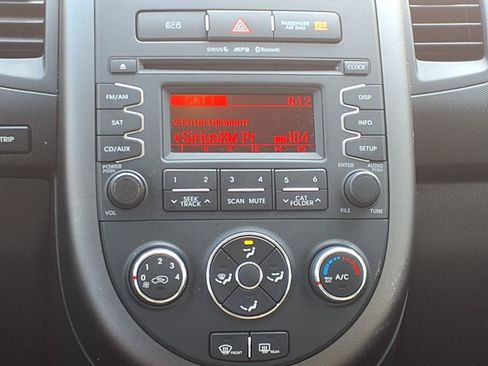 Used 2013 Kia Soul + FWD image 6