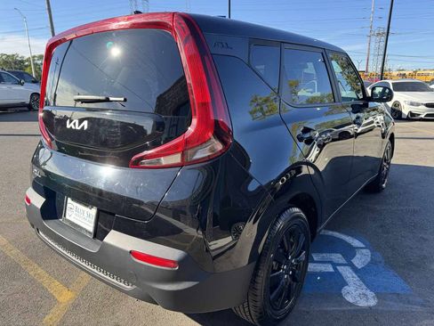 Used 2022 Kia Soul LX FWD image 5